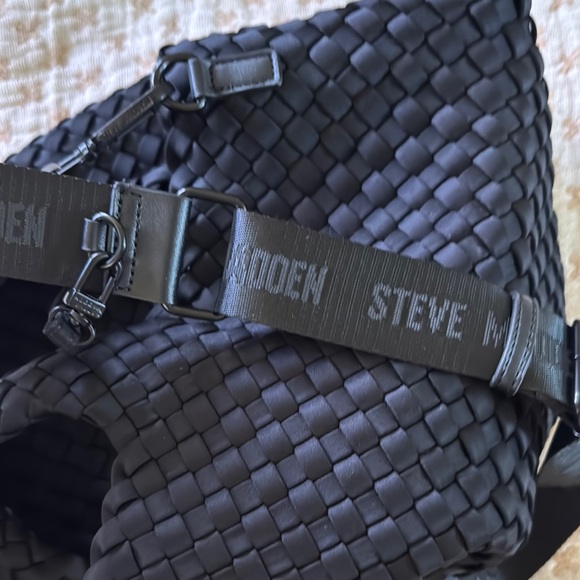 Steve Madden Black Woven Tote Bag with Adjustable Strap - Picture 3 of 6